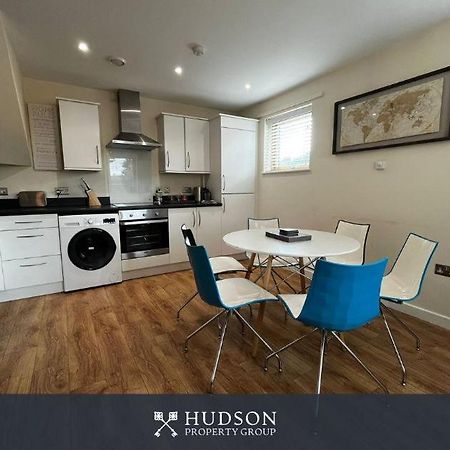 Three Bedroom Townhouse With Parking Telford Ngoại thất bức ảnh