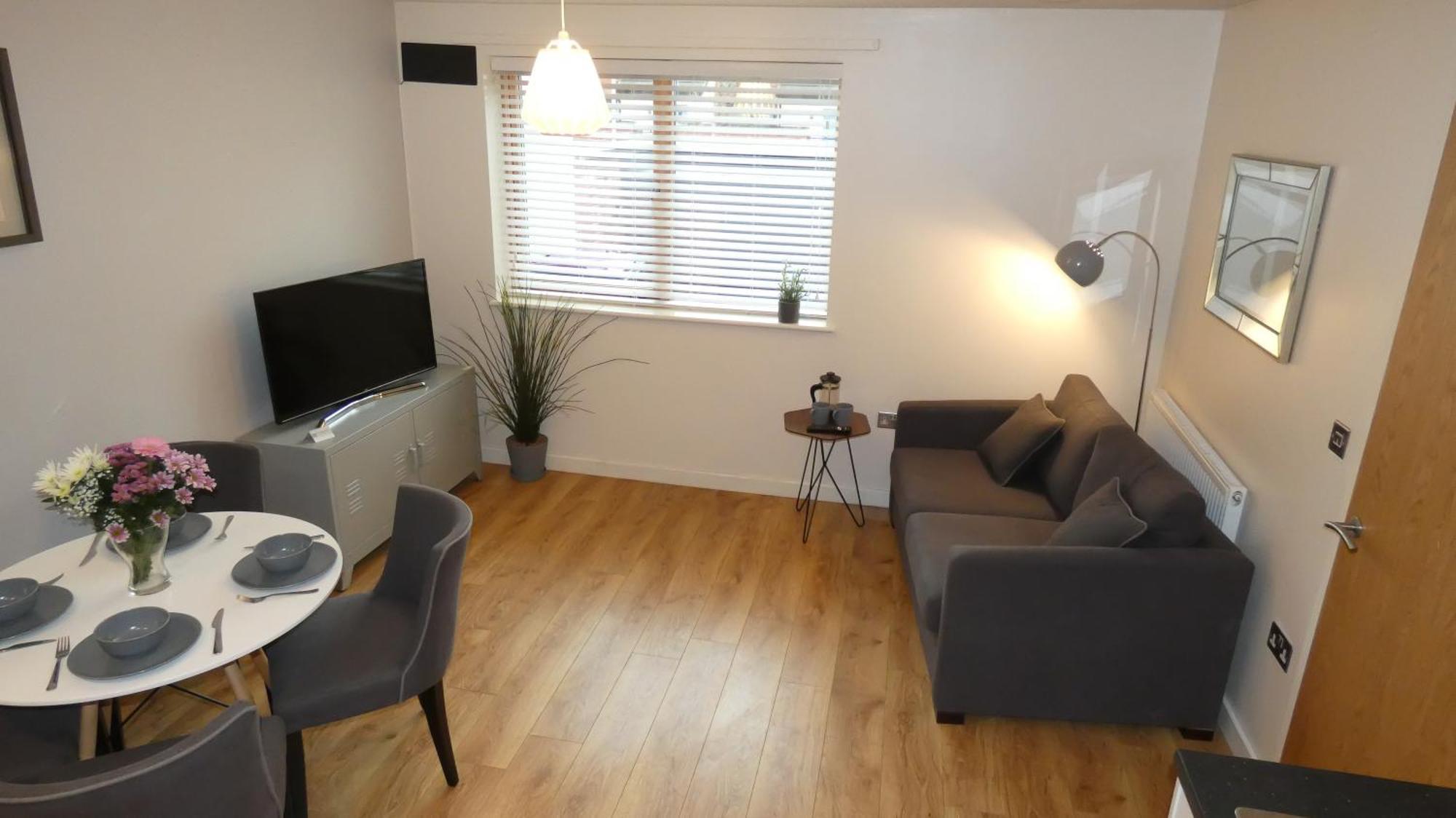 Three Bedroom Townhouse With Parking Telford Phòng bức ảnh