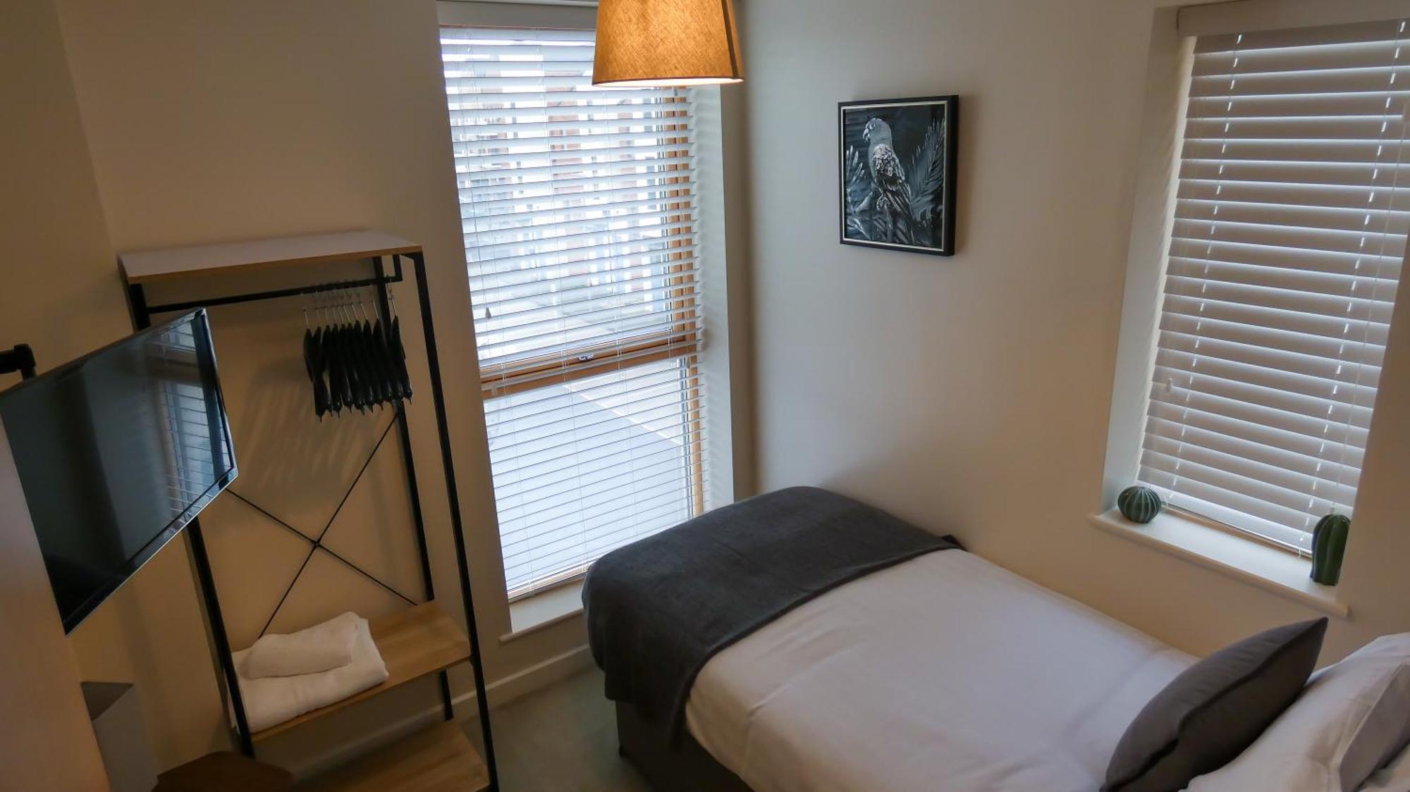 Three Bedroom Townhouse With Parking Telford Phòng bức ảnh