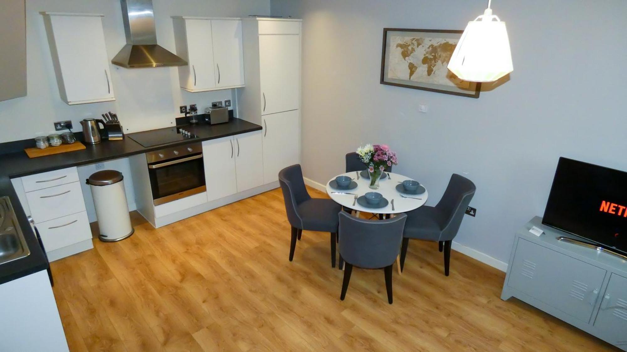 Three Bedroom Townhouse With Parking Telford Phòng bức ảnh