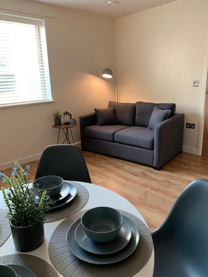 Three Bedroom Townhouse With Parking Telford Ngoại thất bức ảnh